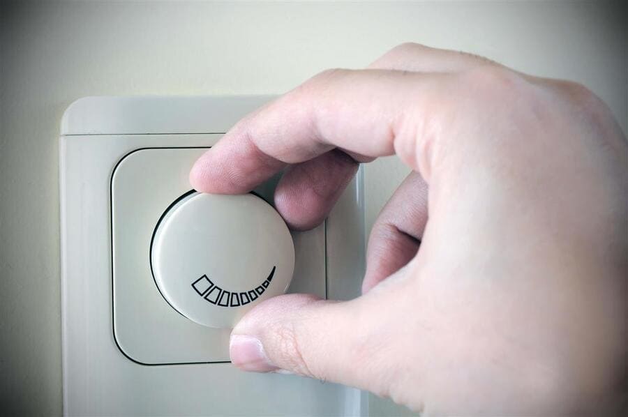 Зачем в квартире нужен диммер и как его установить