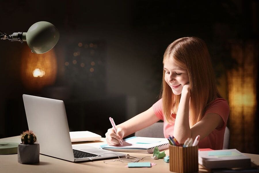 Как выбрать настольную лампу для работы за компьютером