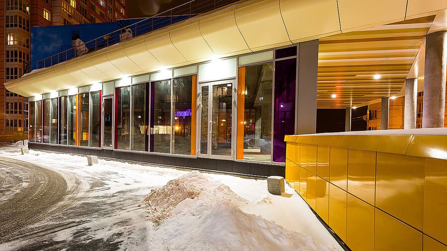 Правильное освещение фасада магазина: привлекаем внимание покупателя