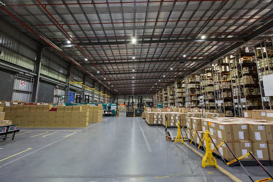 Как снизить энергозатраты на освещение склада