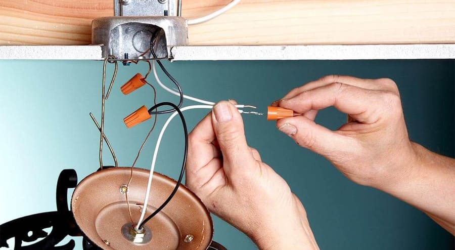 Как подключить светильник с несколькими проводами