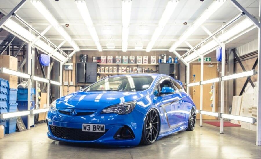 Как выбрать светильники для автомойки или СТО